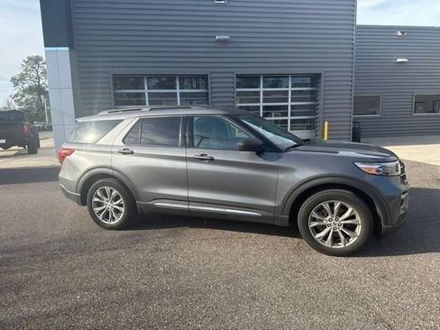 Used 2023 Ford Explorer XLT w/ Equipment Group 202A RWD image 2