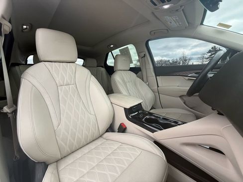 Used 2023 Buick Envision Avenir image 32