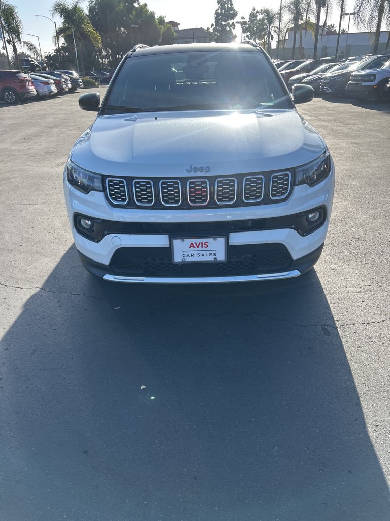 Used 2025 Jeep Compass Limited AWD/4WD image 4