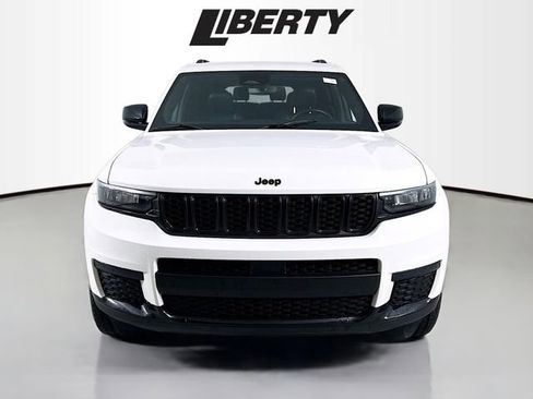 Used 2021 Jeep Grand Cherokee L Laredo image 2