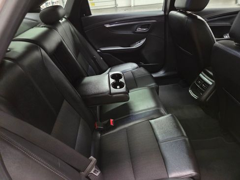 Used 2018 Chevrolet Impala LT FWD image 32