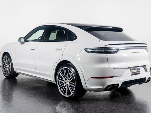 Used 2022 Porsche Cayenne Turbo image 15