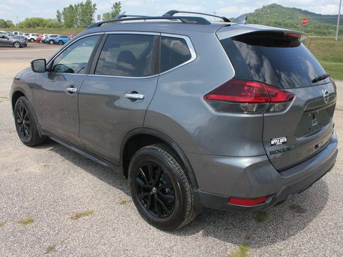 Used 2018 Nissan Rogue SV AWD/4WD image 12