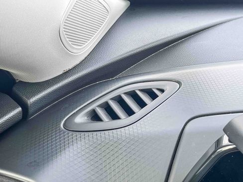 Certified 2025 Chevrolet Trax LT w/ LT Convenience Package image 52