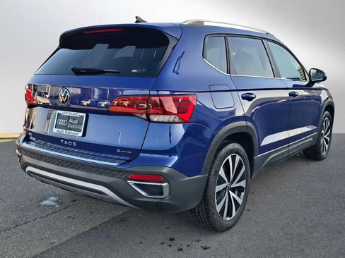 Used 2022 Volkswagen Taos SE w/ Panoramic Sunroof Package image 3