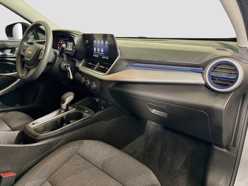 Used 2024 Chevrolet Trax LS FWD image 29