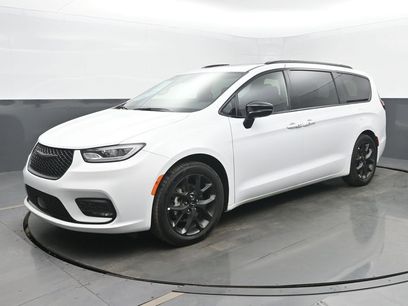 Used 2025 Chrysler Pacifica Limited