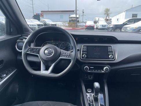 Used 2018 Nissan Kicks SV FWD image 12