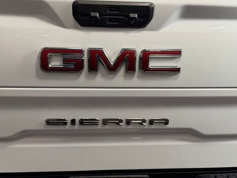 Used 2024 GMC Sierra 1500 AT4 w/ Technology Package AWD/4WD image 16