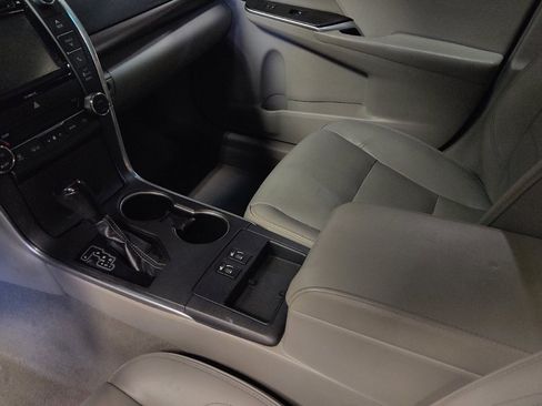 Used 2017 Toyota Camry XLE FWD image 26