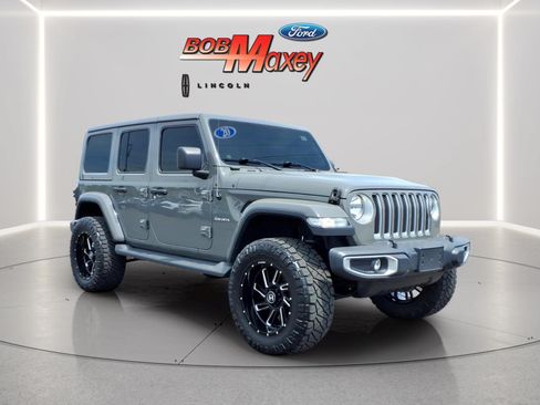 Used 2020 Jeep Wrangler Unlimited Sahara AWD/4WD image 3
