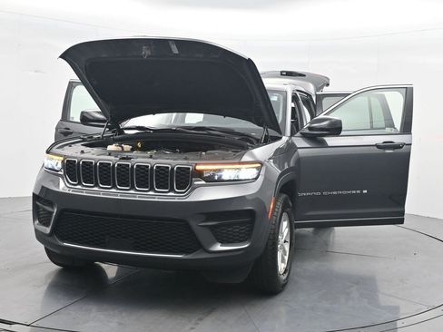 Used 2024 Jeep Grand Cherokee Laredo RWD image 37