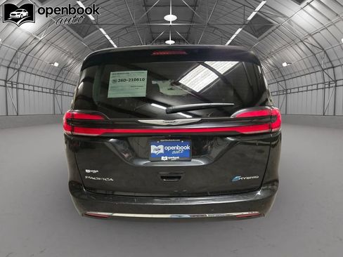 Used 2023 Chrysler Pacifica Limited FWD image 6