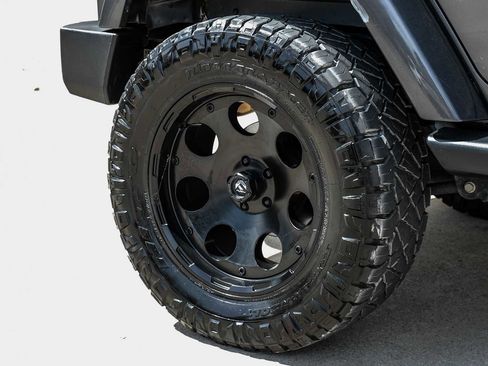 Used 2018 Jeep Wrangler Unlimited Sahara image 55