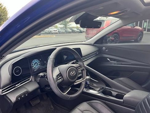 Used 2023 Hyundai Elantra Limited FWD image 17