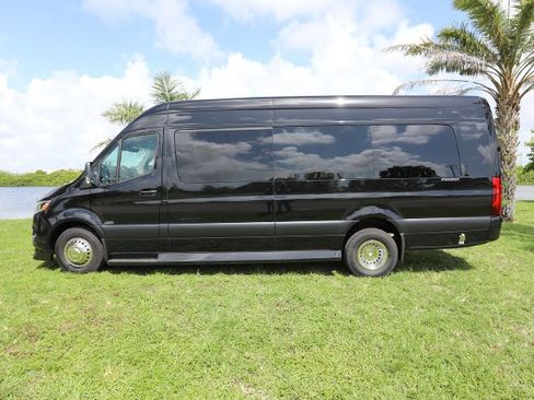 Used 2024 Mercedes-Benz Sprinter 3500 image 3