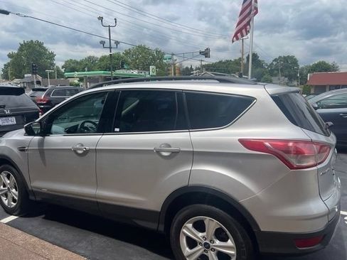 Used 2016 Ford Escape SE w/ Equipment Group 201A FWD image 4