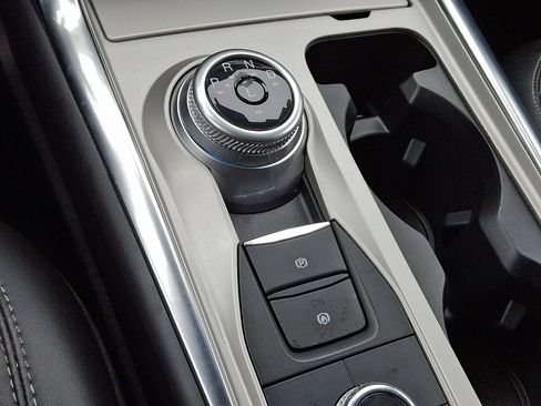 Certified 2022 Ford Explorer XLT w/ Equipment Group 202A image 22