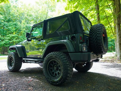 Used 2017 Jeep Wrangler Rubicon AWD/4WD image 9