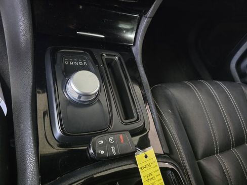 Used 2018 Chrysler 300 S image 26