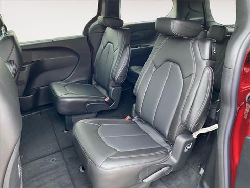 New 2026 Chrysler Pacifica Select image 28