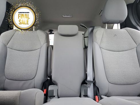 Used 2025 Toyota Sienna LE image 27