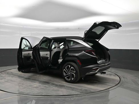 Certified 2025 Hyundai Tucson Limited AWD/4WD image 44