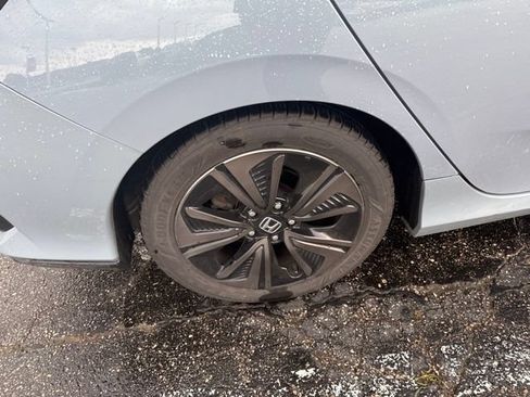 Used 2017 Honda Civic EX image 3