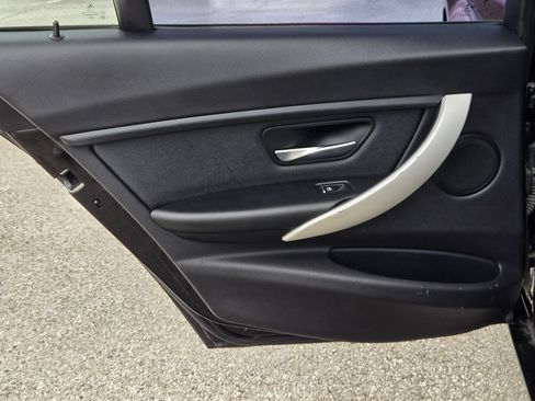 Used 2018 BMW 320i Sedan RWD image 13
