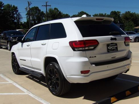 Used 2019 Jeep Grand Cherokee Altitude image 3