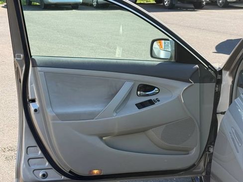 Used 2009 Toyota Camry LE FWD image 15