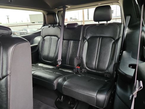Used 2024 Jeep Wagoneer Series II w/ Flexible Seating Group AWD/4WD image 9