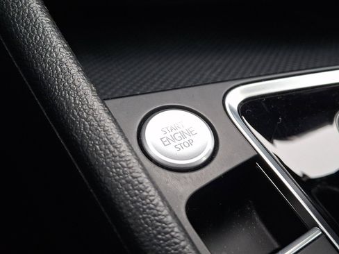 Used 2021 Volkswagen Jetta SE w/ SE Cold Weather Package image 26