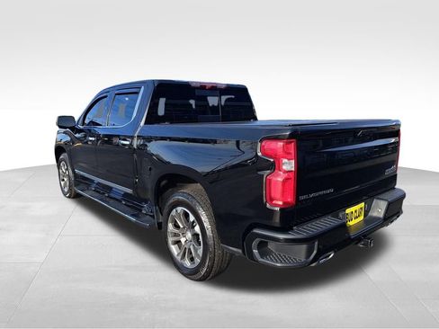 Used 2022 Chevrolet Silverado 1500 High Country w/ Z71 Off-Road Package AWD/4WD image 3