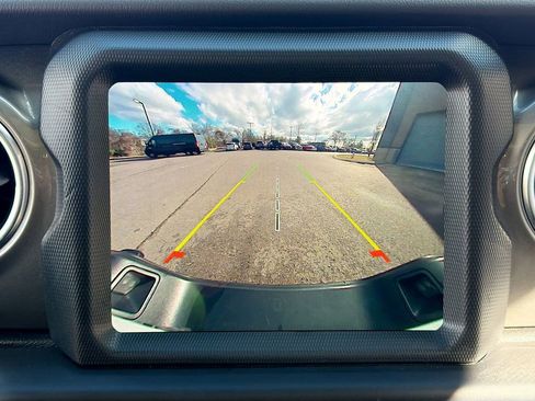 Used 2023 Jeep Gladiator Overland image 33