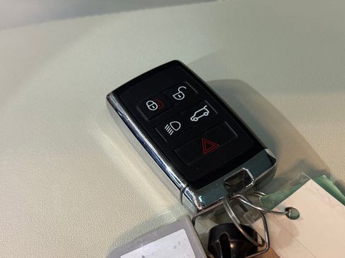 Used 2024 Land Rover Range Rover Long Wheelbase SE image 40