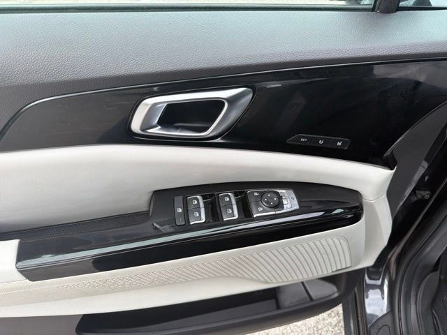 Used 2022 Kia Carnival SX Prestige FWD image 29