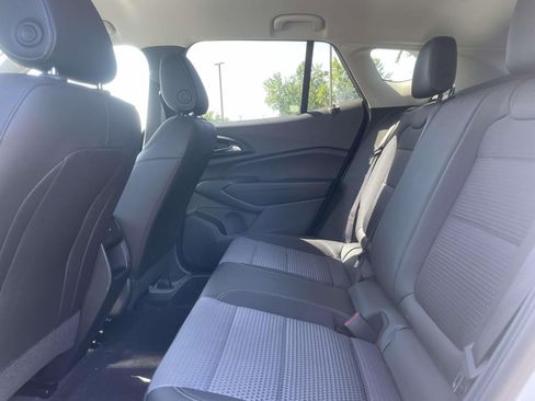 Used 2025 Chevrolet Trax LT w/ LT Convenience Package FWD image 9