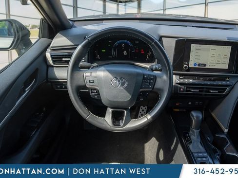 Used 2025 Toyota Camry SE FWD image 5