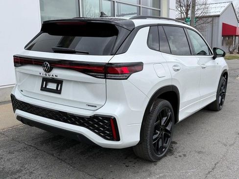 New 2026 Volkswagen Tiguan SE R-Line AWD/4WD image 3