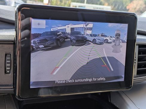 Used 2023 Ford Explorer XLT image 19