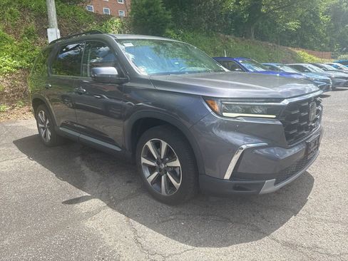 Used 2025 Honda Pilot Elite image 2