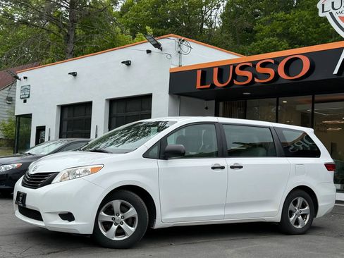 Used 2015 Toyota Sienna L FWD image 46