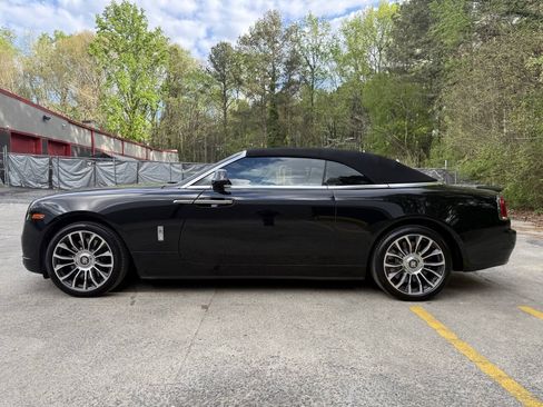 Used 2018 Rolls-Royce Dawn RWD image 13