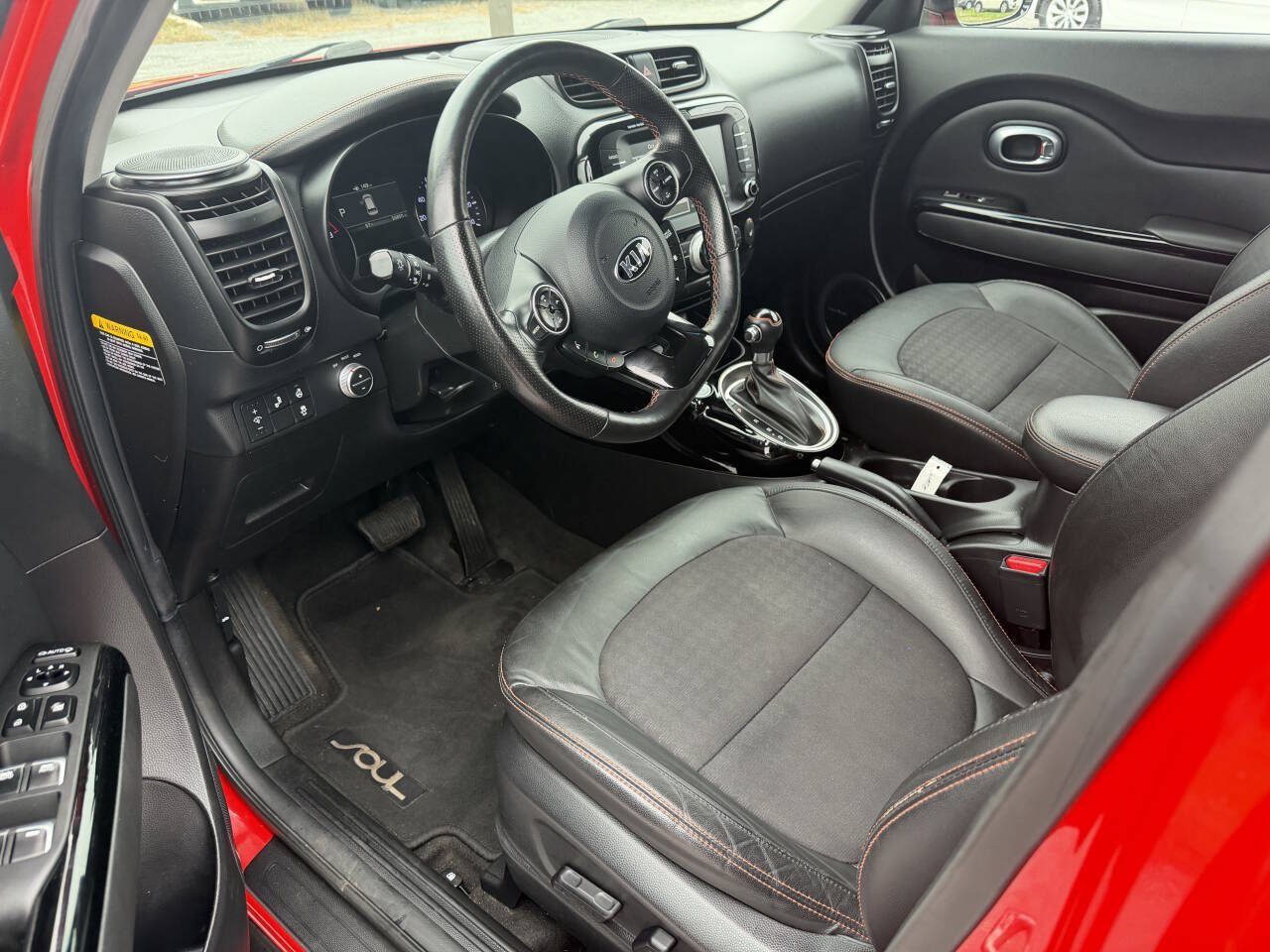 Used 2018 Kia Soul ! w/ Tech Package FWD image 9