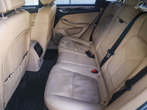 Used 2021 Porsche Macan S image 15