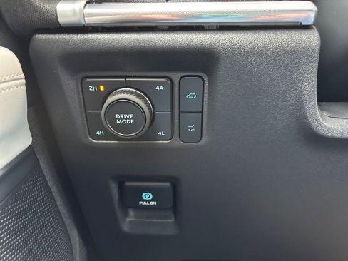 Used 2025 Ford Expedition Platinum image 22