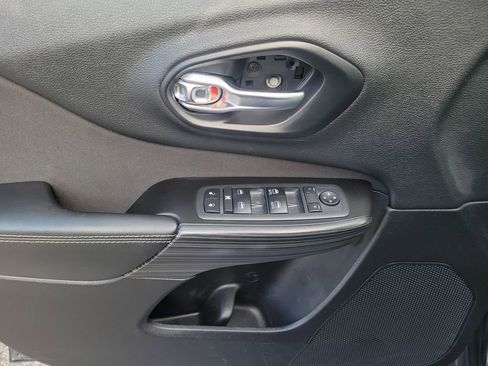 Used 2014 Jeep Cherokee Latitude image 20