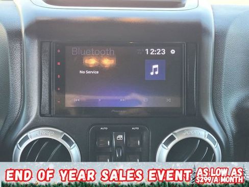 Used 2015 Jeep Wrangler Unlimited Rubicon w/ Connectivity Group image 21