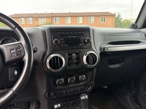 Used 2013 Jeep Wrangler Unlimited Sahara w/ Connectivity Group AWD/4WD image 11